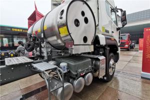 中國(guó)重汽 豪瀚 N7G 標(biāo)運(yùn)版 440馬力 6X4 國(guó)六LNG牽引車(ZZ4255V4246F1L)