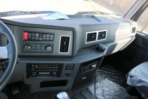 一汽解放青汽 龍VH中卡 220馬力 4X2 6.75米 國五倉柵式載貨車(CA5189CCYPK2L2E5A80)