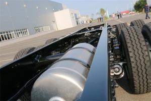 一汽解放青汽 JH6重卡 南方版 420馬力 8X4 9.5米 國五倉柵式載貨車(CA5310CCYP25K2L7T4E5A80)