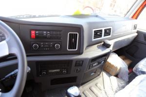 一汽解放青汽 龍VH中卡 180馬力 4X2 6.65米 國五倉柵式載貨車(CA5189CCYPK2L2E5A80)