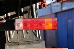 一汽解放青汽 悍V重卡 240馬力 6X2 7.7米 國五倉柵式載貨車(CA5250CCYP1K2L5T3E5A80-1)