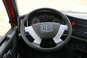 一汽解放青汽 龍VH中卡 180馬力 4X2 6.7米 國五欄板載貨車底盤(高頂雙臥)(CA1189PK2L2E5A80)