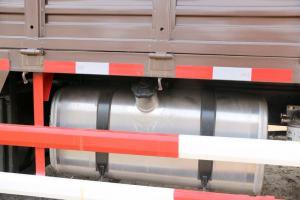 一汽解放青汽 龍VH中卡 南方版 180馬力 4X2 6.65米 國五倉柵式載貨車(CA5189CCYPK2L2E5A80)