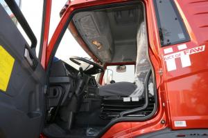 一汽解放青汽 龍VH中卡 220馬力 南方版 4X2 6.75米 國五倉柵式載貨車(CA5189CCYPK2L2E5A80)