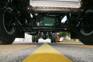 一汽解放青汽 龍VH中卡 220馬力 南方版 4X2 6.75米 國五倉柵式載貨車(CA5189CCYPK2L2E5A80)