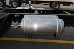 一汽解放青汽 龍VH中卡 220馬力 南方版 4X2 6.75米 國五倉柵式載貨車(CA5189CCYPK2L2E5A80)