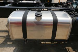 一汽解放青汽 龍VH中卡 220馬力 4X2 9.65米 國五廂式載貨車底盤(CA5189XXYPK2L7E5A80)