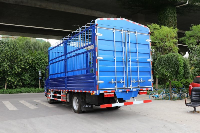 江淮 帥鈴Q7 154馬力 5.2米 國(guó)五排半倉柵式輕卡載貨車(HFC5120CCYP91K1D1V)