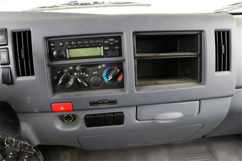 江淮 帥鈴Q7 154馬力 5.2米 國(guó)五排半倉柵式輕卡載貨車(HFC5120CCYP91K1D1V)