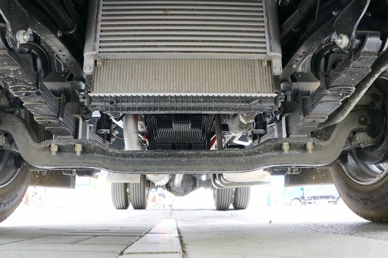 江淮 帥鈴Q7 154馬力 5.2米 國(guó)五排半倉柵式輕卡載貨車(HFC5120CCYP91K1D1V)