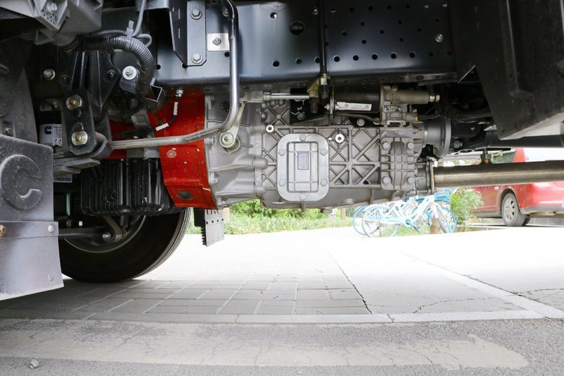 江淮 帥鈴Q7 154馬力 5.2米 國(guó)五排半倉柵式輕卡載貨車(HFC5120CCYP91K1D1V)