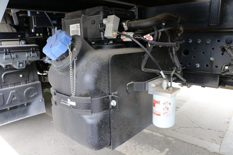 江淮 帥鈴Q7 154馬力 5.2米 國(guó)五排半倉柵式輕卡載貨車(HFC5120CCYP91K1D1V)