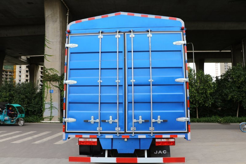 江淮 帥鈴Q7 154馬力 5.2米 國(guó)五排半倉柵式輕卡載貨車(HFC5120CCYP91K1D1V)