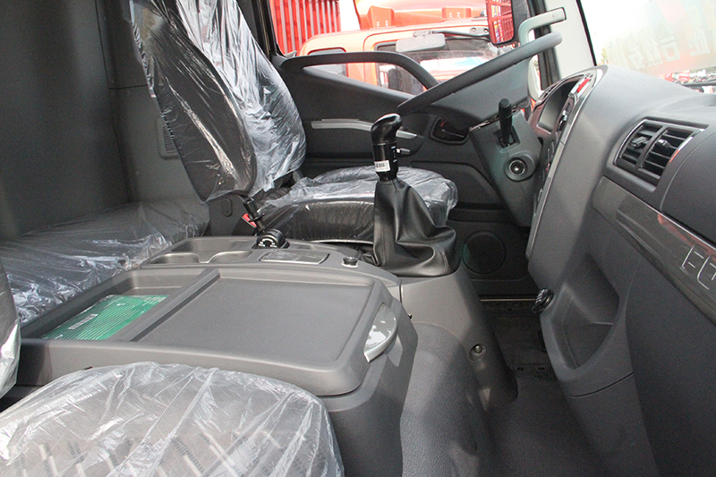 福田奧鈴 大黃蜂 4×2 220馬力 國(guó)五 倉(cāng)柵載貨車