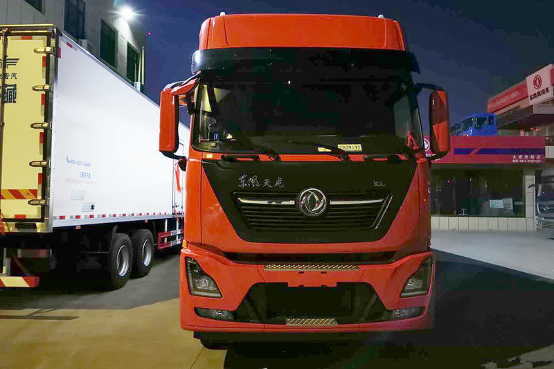 東風商用車 天龍KL重卡 420馬力 8X4 9.6米 國五廂式載貨車(超速擋)(DFH5310XXYA1)