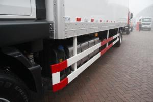 中國重汽 汕德卡SITRAK C5H重卡 310馬力 9.6米廂式 國五載貨車(ZZ5186XXYN711GE1)