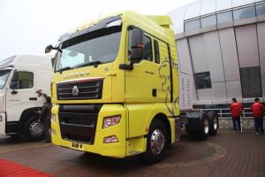 中國(guó)重汽 汕德卡SITRAK C7H重卡 430馬力 6X4 國(guó)五LNG牽引車(chē)(ZZ4256V324HE1LB)