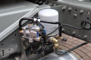 中國(guó)重汽 汕德卡SITRAK C7H重卡 430馬力 6X4 國(guó)五LNG牽引車(chē)(ZZ4256V324HE1LB)