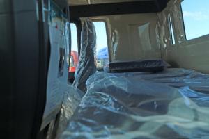 中國重汽 汕德卡SITRAK C5H重卡 340馬力 8X4 8.6米 國五欄板載貨車底盤(ZZ1316N466GE1)