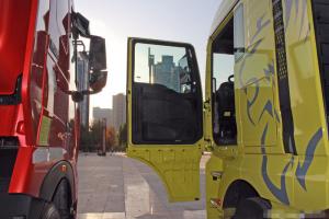 中國(guó)重汽 汕德卡SITRAK C7H重卡 430馬力 6X4 國(guó)五LNG牽引車(chē)(ZZ4256V384HE1LB)