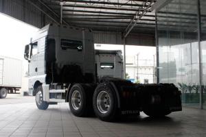 中國(guó)重汽 汕德卡SITRAK C7H重卡 440馬力 6X4 國(guó)五危險(xiǎn)品牽引車(chē)(ZZ4256V324HE1W)