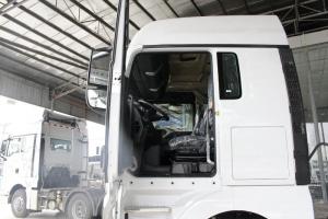 中國(guó)重汽 汕德卡SITRAK C7H重卡 440馬力 6X4 國(guó)五危險(xiǎn)品牽引車(chē)(ZZ4256V324HE1W)