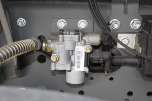 中國(guó)重汽 汕德卡SITRAK C7H重卡 440馬力 6X4 國(guó)五危險(xiǎn)品牽引車(chē)(ZZ4256V324HE1W)