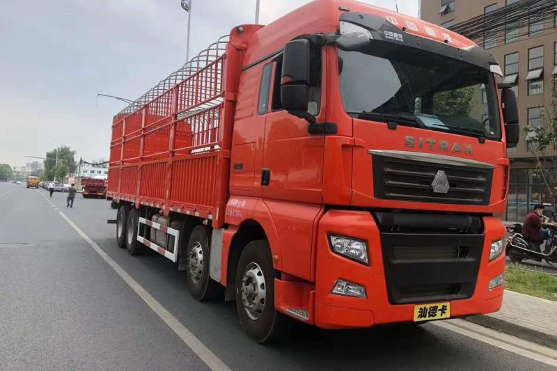 重汽商用車 汕德卡SITRAK G7重卡 440馬力 8X4 9.52米倉(cāng)柵載貨車(ZZ5316CCYV446HE1) 