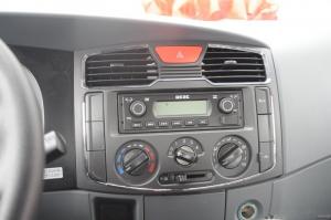 東風(fēng) 福瑞卡F11 156馬力 3.8米 國(guó)五 排半欄板輕卡載貨車(朝柴)(EQ1041L8BD2)