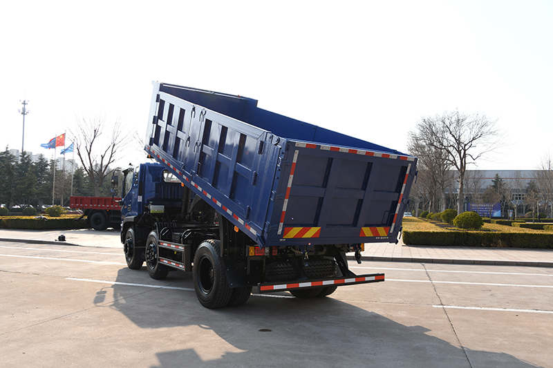 福田瑞沃 ES3 220馬力 6×2 國五 公路運(yùn)輸自卸車 輕量化型 1800+3000軸距