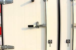 時代汽車 領(lǐng)航 高配版 143馬力 4.165米 國五 單排廂式輕量化輕卡載貨車(BJ5043XXY-BG)