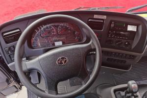 上汽紅巖 杰豹 280馬力 4X2 9.8米 國五 廂式載貨車(CQ5186XXYAMDG701)