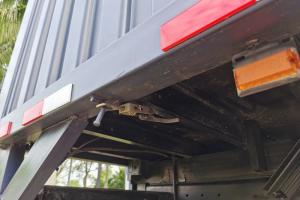 上汽紅巖 杰豹 280馬力 4X2 9.8米 國五 廂式載貨車(CQ5186XXYAMDG701)