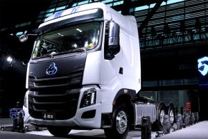 東風柳汽 乘龍H73.0 600馬力 6×4 國六 牽引車 (4H7CD60D33E6C)