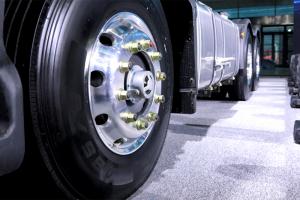 東風柳汽 乘龍H73.0 600馬力 6×4 國六 牽引車 (4H7CD60D33E6C)
