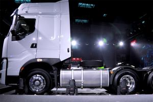 東風柳汽 乘龍H73.0 600馬力 6×4 國六 牽引車 (4H7CD60D33E6C)