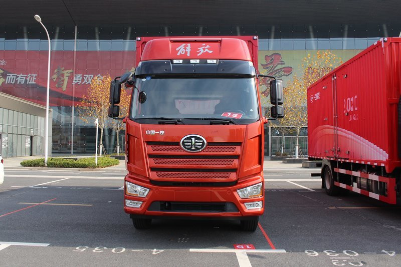  一汽解放 J6L中卡 質(zhì)惠版 220馬力 4X2 6.8米 國五 廂式載貨車(CA5180XXYP62K1L4E5) 