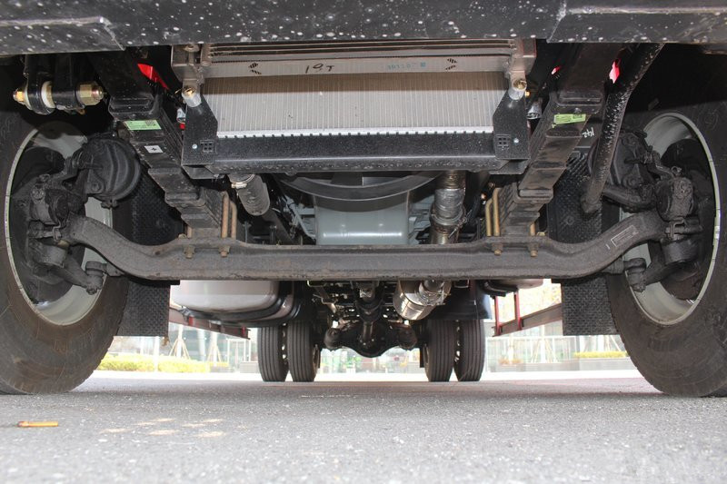  一汽解放 J6L中卡 質(zhì)惠版 220馬力 4X2 6.8米 國五 廂式載貨車(CA5180XXYP62K1L4E5) 