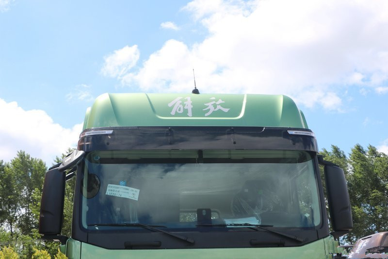 一汽解放 J7重卡 550馬力 6X4 國(guó)五 牽引車(富貴綠)(CA4250P77K25T1E5)