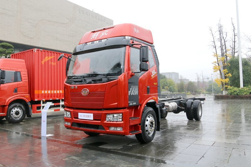 一汽解放 J6L中卡 180馬力 4X2 6.2米 國(guó)五 欄板載貨車(CA1180P62K1L4E5)