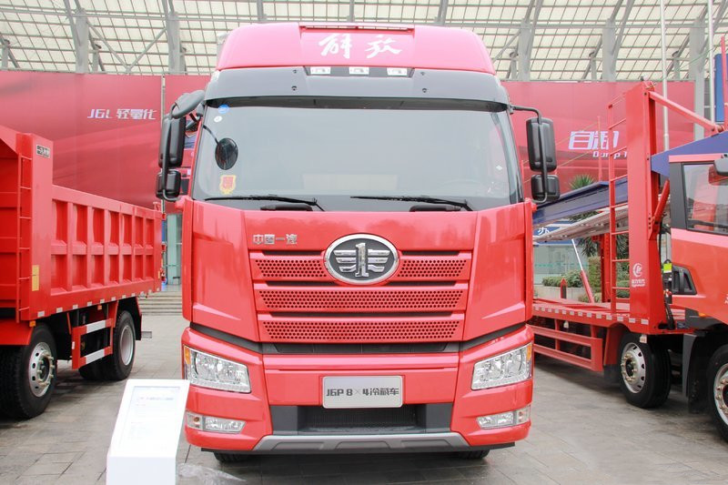 一汽解放 J6P重卡 420馬力 8X4 9.6米 國(guó)五 冷藏車底盤(pán)(CA5310XLCP66K2L7T4E5)