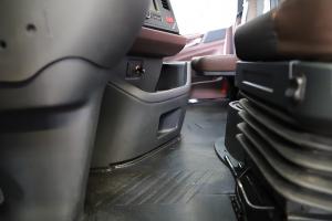 一汽凌源 滬尊S200 先鋒版 500馬力 6×4 國五牽引車(CAL4253C4F4E5)