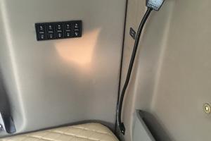 一汽凌源 滬尊S200 智尊版 500馬力 6×4 國五牽引車(CAL4253C4F4E5)