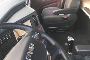 一汽凌源 滬尊S200 智尊版 500馬力 6×4 國五牽引車(CAL4253C4F4E5)