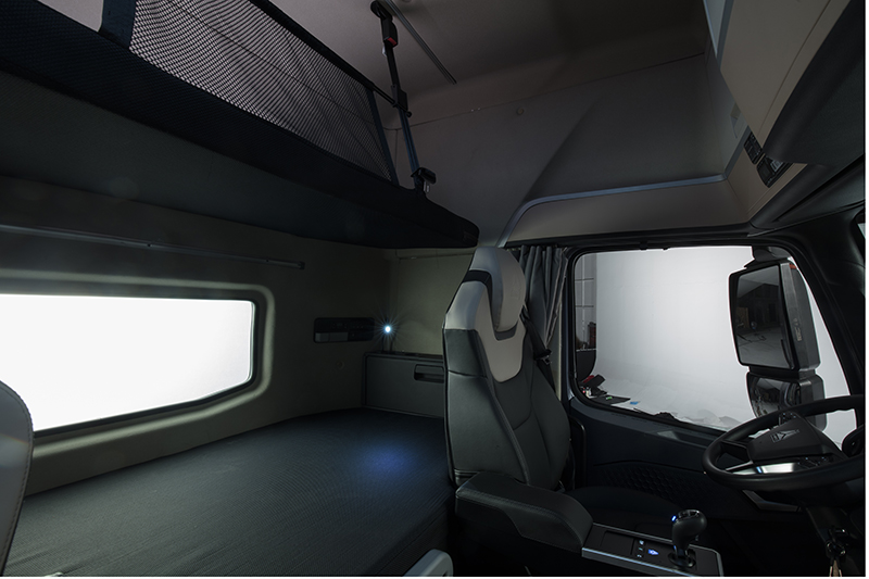 中國(guó)重汽 HOWO-TH7 重卡 460馬力 6×4 國(guó)五 牽引車(chē)（ZZ4257W324HE1B）