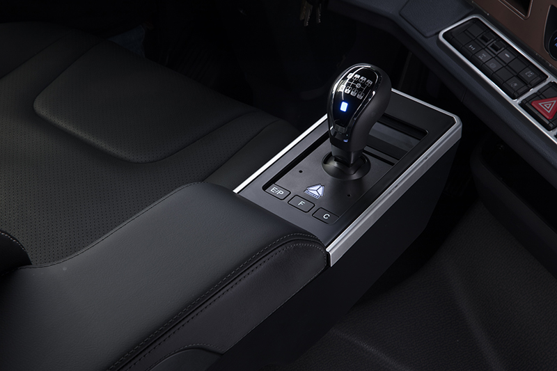 中國(guó)重汽 HOWO-TH7 重卡 460馬力 6×4 國(guó)五 牽引車(chē)（ZZ4257W324HE1B）