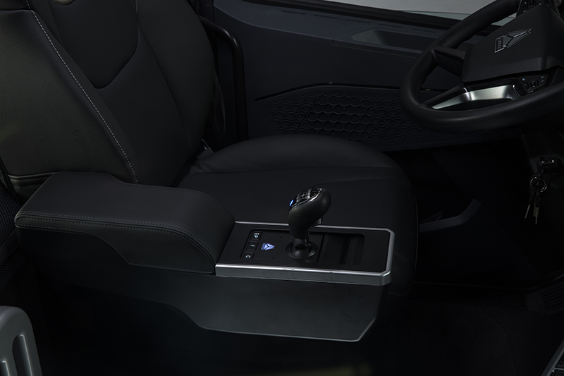 中國(guó)重汽 HOWO-TH7 重卡 460馬力 6×4 國(guó)五 牽引車(chē)（ZZ4257W324HE1B）