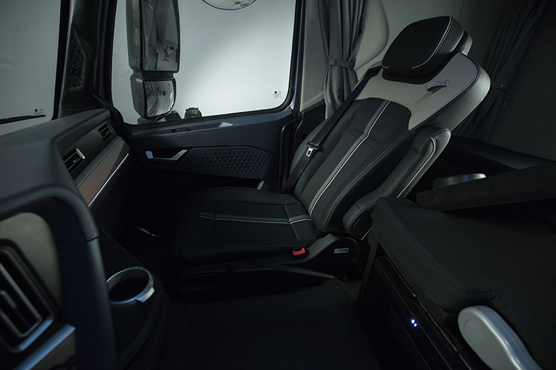 中國(guó)重汽 HOWO-TH7 重卡 460馬力 6×4 國(guó)五 牽引車(chē)（ZZ4257W324HE1B）