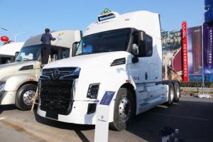 陜汽商用車 輊德·炎 高配版 440馬力 6X4 國六 危險(xiǎn)品長頭牽引車(SX4259CP6454W)