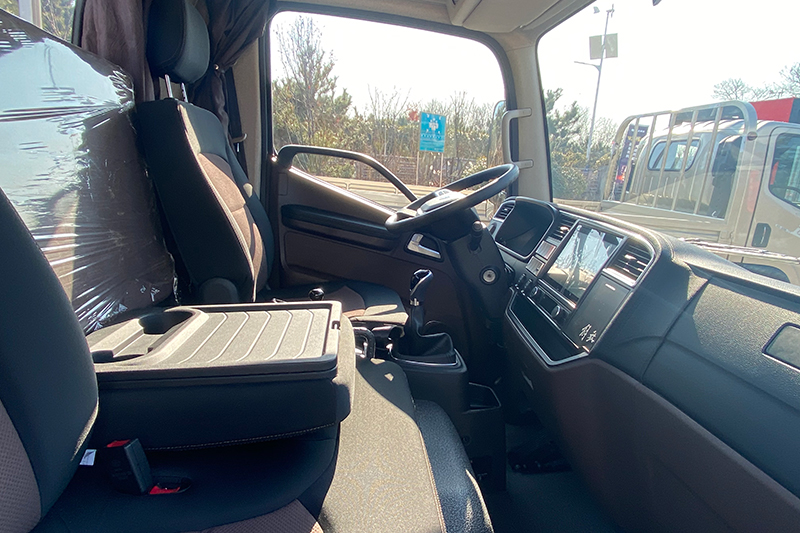 一汽解放輕卡 領(lǐng)途-ISF2.8 148馬力 4×2 國(guó)五 單排 欄板載貨車(chē)